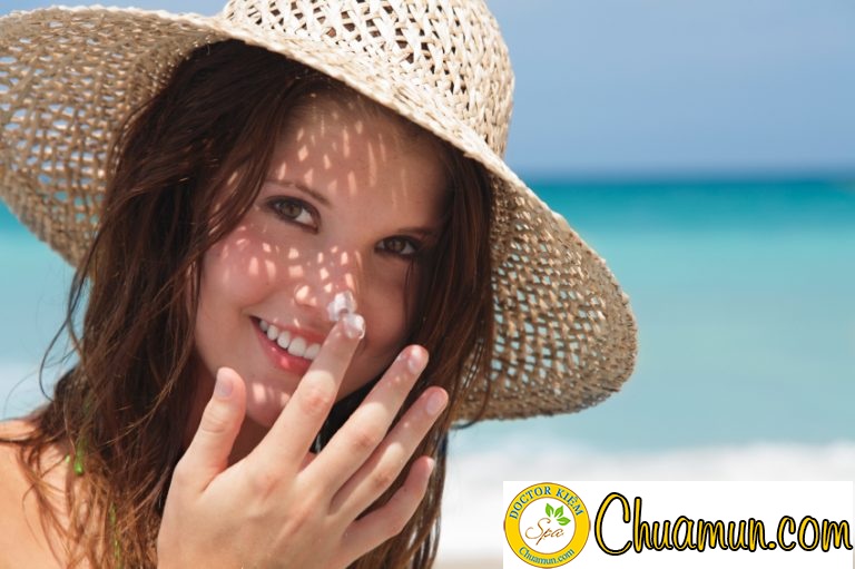 Cách chăm sóc da mụn trong ngày hè oi bức Cách chăm sóc da mụn trong ngày hè oi bức